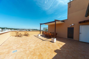 Cardinal Mistrangelo - next to the metro station, large and comfortable penthouse with terrace